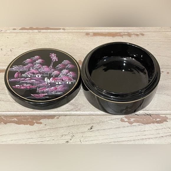 Japanese Lacquer Round Box With Lid - Picture 3 of 6